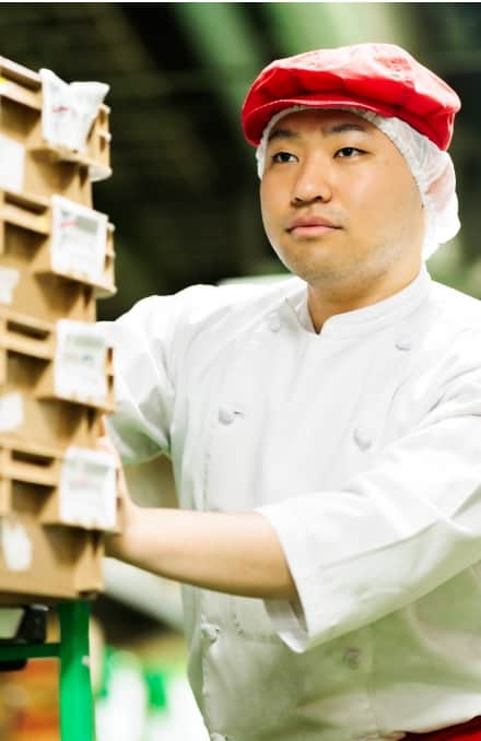 商品を管理している人